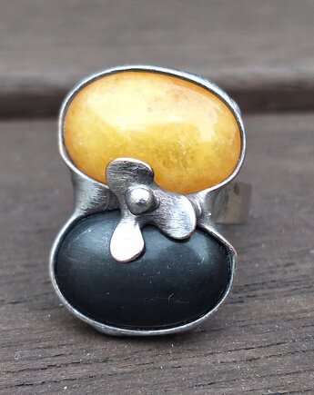 Pszczółka - pierścionek regulowany, po drugiej stronie lustra