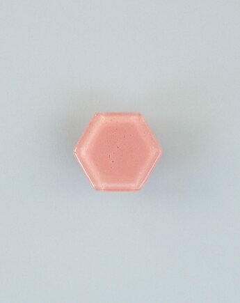 Różowa gałka do mebli sześciokątna, szklana Hexagon, DOT manufacture