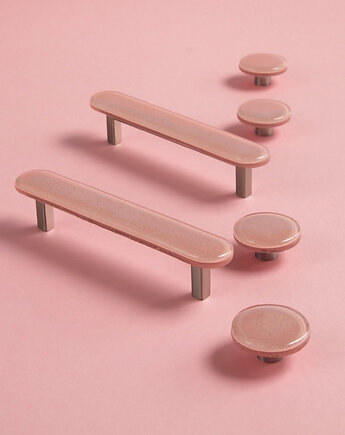 Różowy uchwyt do mebli, szklany, DOT manufacture