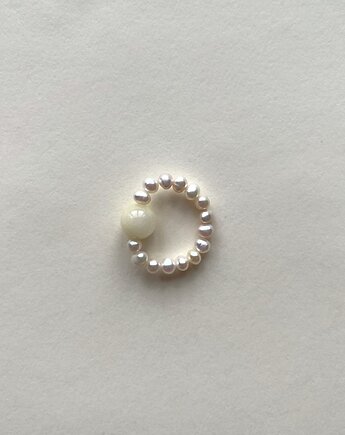 Pierścionek Pearl Orbit Butter, Studio Trele