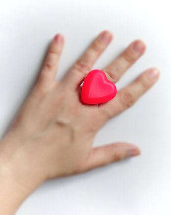 Pierścień z żywicy : NEON RED : matowe serce, kaktusia