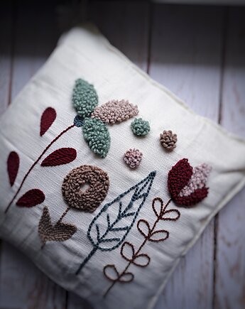 Jesienna poduszka Boho punch needle, PUCHAKI