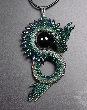 Vrariel, wisior ze smokiem, beading, Sol