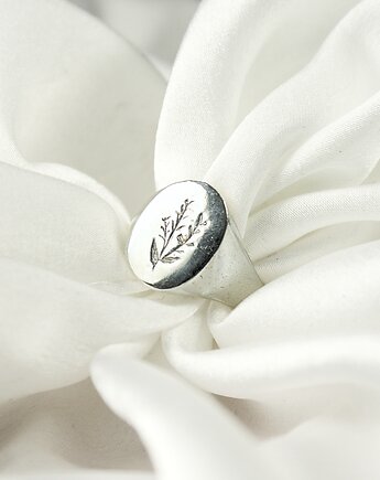 Srebrny sygnet Veil, ręczny grawer lawendy, solidne srebro 925, 8g, Her Ring Bizuteria