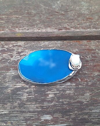 Niebieska z perłą - broszka, po drugiej stronie lustra