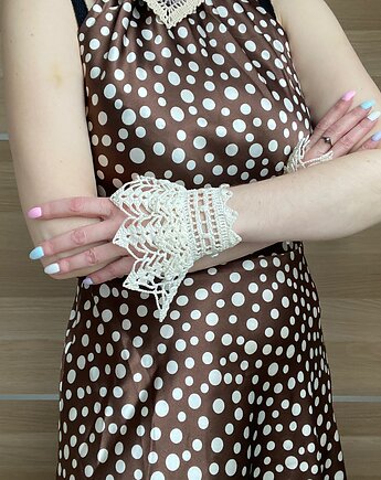 Mankiety koronkowe kremowe z koraliczkami lace cuffs, Księżycowa ćma