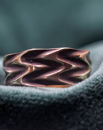 Dzeta  - Pierścień z linii geometrycznej z brązu w wersji z patyną, Biżuteria z Myśli Odlana