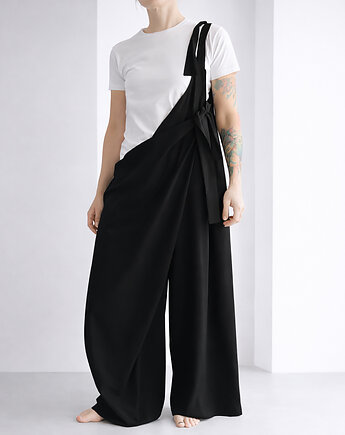 Spodnie damskie ogrodniczki lniane czarne asymetryczne, ONE MUG A DAY