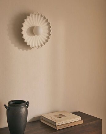 Kinkiet, lampa ścienna z betonu z kulą szklaną Sery, MIA home