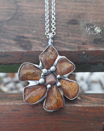 Zimowy kwiat - wisiorek, po drugiej stronie lustra