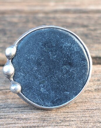 Czarna dziura - pierścionek regulowany, po drugiej stronie lustra