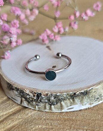 Pierścionek srebrny zielone oczko zielony minimalistyczny żywica brokatowy, zkwiatem