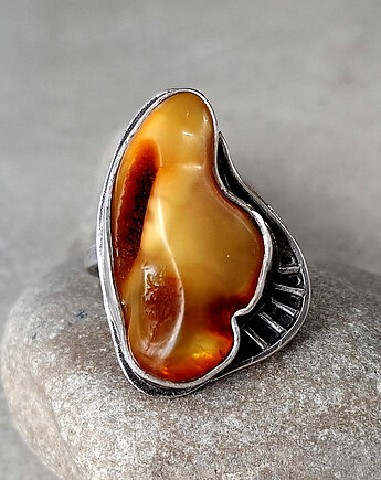 Bigtofi srebrny pierścionek z bursztynem, MIECHUNKA