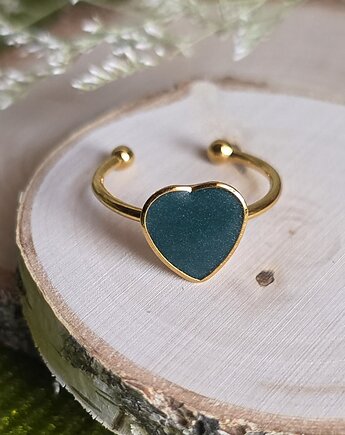 Pierścionek serce zielony, zkwiatem