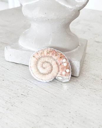 Broszka MUSZLA 3 ręcznie haftowana przypinka morska muszelka, HAART