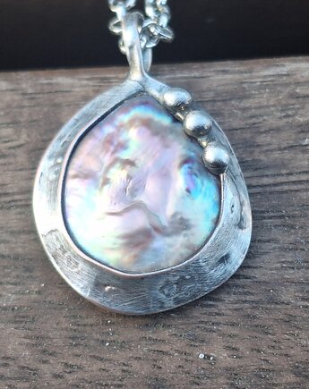 Perła po prostu - wisiorek, po drugiej stronie lustra