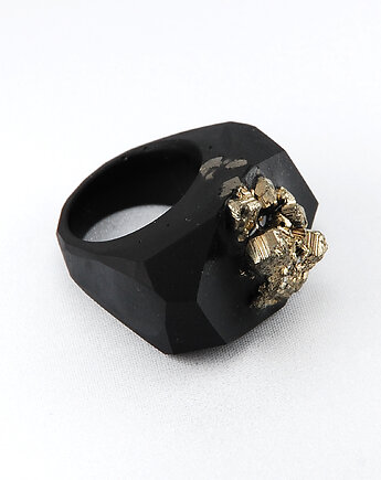 Pierścień z pirytem, Monopolka