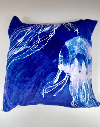 Aksamitna PODUSZKA dekoracyjna, autorski print w kobaltowe meduzy, NAWROTANKA