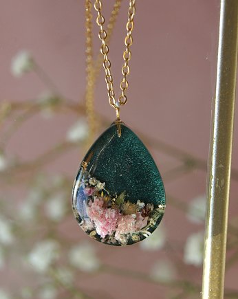 Naszyjnik łezka butelkowa zieleń z gipsówką, Jaskółcze ziele handmade 