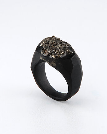 Pierścionek z pirytem, Monopolka