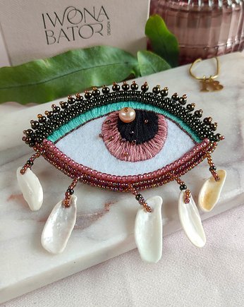 Broszka oko z perłą i muszlami, Iwona Bator Design