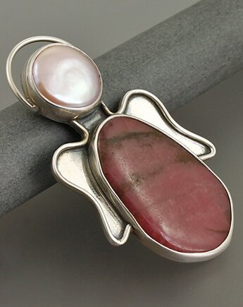 Duży rodonitowy anioł - broszka / wisior, Marta Kepska