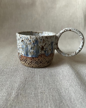 Ceramiczna filiżanka na espresso, Cała w kurzu