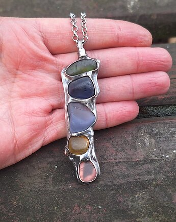 Szklisty - wisiorek, po drugiej stronie lustra