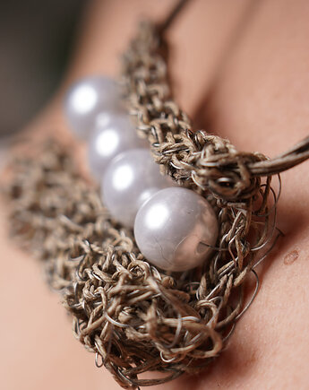 Naszyjnik lniany z perłami, cynamonn