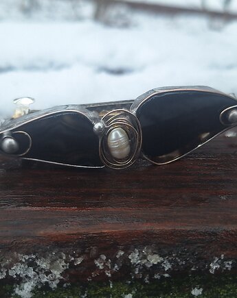 Perła w środku - klamra do włosów, po drugiej stronie lustra