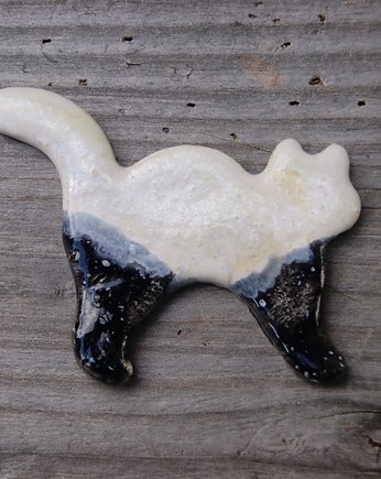Ceramiczny magnes kot biało-czarny, Gliniana Koniczynka