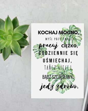 plakat z napisami kochaj mocno, Plakatowka