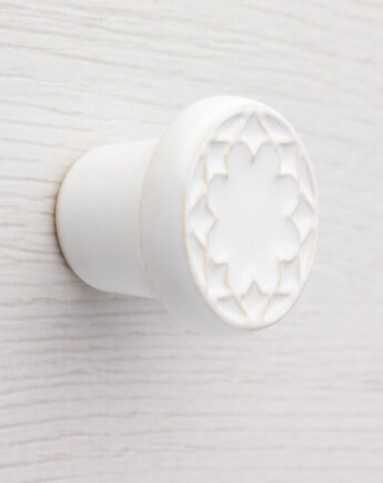 Ceramiczna gałka do mebli biała, wz.3, ręcznie robiona, pracowniazona