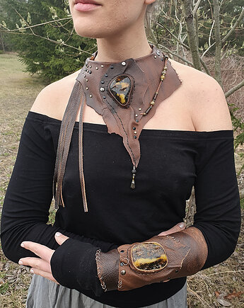 Komplet skórzany z bursztynami, martuch