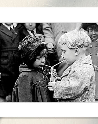 Fotografia z passe-partout; Dzielenie się Napojem, Galeria LueLue