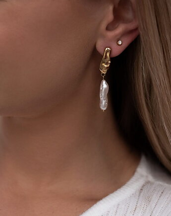 Złote kolczyki z perłową zawieszką nieregularne lekkie, Paraiso