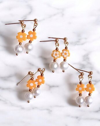 Kolczyki : DAISY : perły naturalne : drobne kolczyki : szklane kwiatuszki, kaktusia