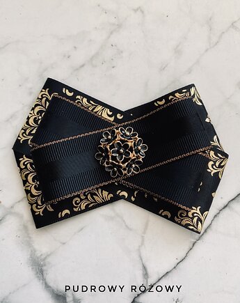 Klasyk! Brosza  z delikatnymi czarno złotymi kwiatkami, Pudrowy Różowy