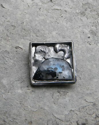 Kwadrat z kamieniem księżycowym   - broszka, Beata Trotter