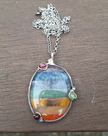 Wiele w jednym - wisiorek, po drugiej stronie lustra