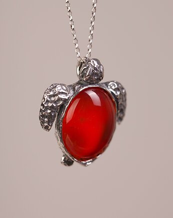 Wisiorek z żółwiem i bursztynem bałtyckim barwionym, Andorii by Baco