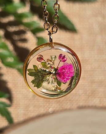 Złoty wisiorek złota zawieszka suszone kwiaty, zkwiatem