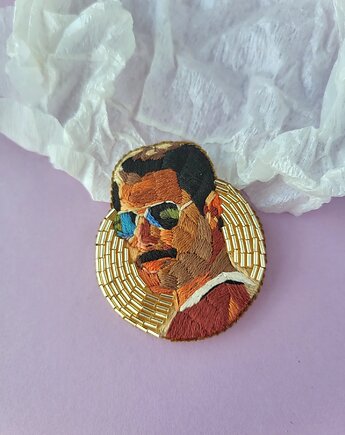 Broszka Freddie Mercury, Not only cute crafts