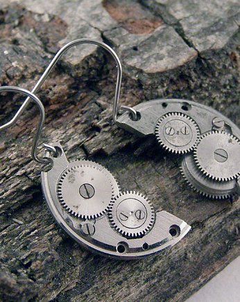 Mechaniczne kolczyki  250, Zegarynki