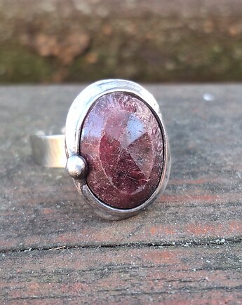 Rubin - pierścionek regulowany, po drugiej stronie lustra