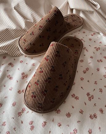 Kapcie damskie pełne z nadrukiem Cherry, Apollie&co