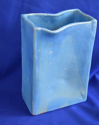 Wazon w kształcie zgniecionego pudełka, Kobaltowa Sroka