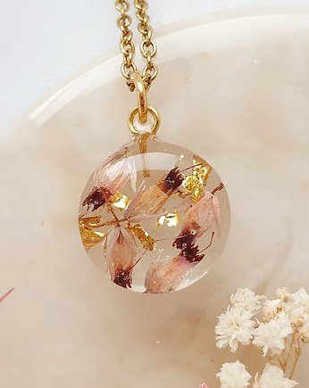 Wisiorek z wrzoścem w żywicy, Jaskółcze ziele handmade 