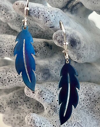 Listek liść kolczyki srebrne pr. 925 z tytanem niebieskim z nutą filetową, Ade Art