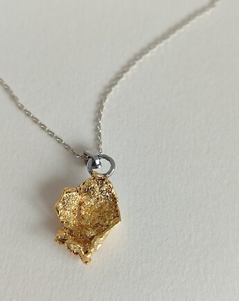 Srebrny naszyjnik z gąbczastą, pozłacaną zawieszką Hush, Agata Blaszkowska Jewelry